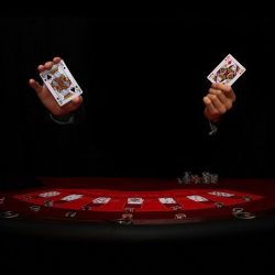 Играть в покер на деньги: азы и основные приемы